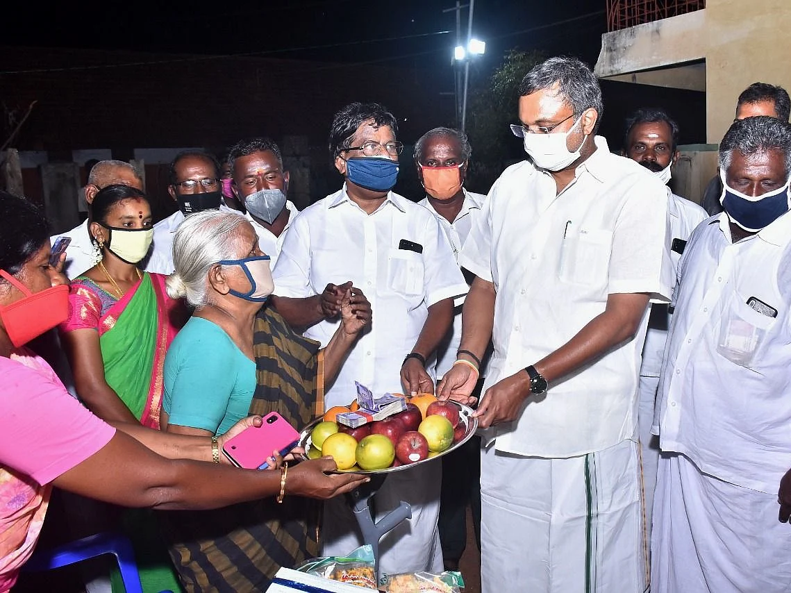 `தனியா தவிச்சேன்; இப்போ மருத்துவ உதவியும் கிடைச்சிருக்கு!’ - நெகிழும் சந்திரகிரி பாட்டி