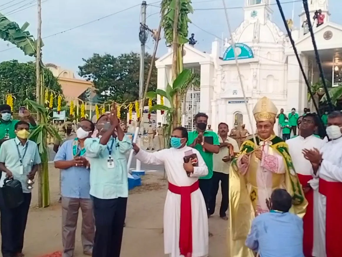 தூத்துக்குடி பனிமயமாதா பேராலயத் திருவிழா! - முதல்முறையாக மக்கள் பங்கேற்பின்றி கொடியேற்றம்
