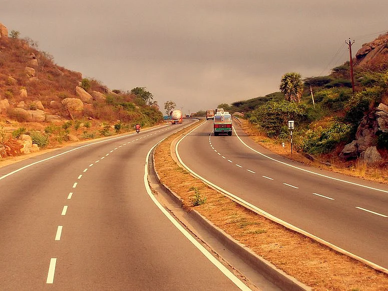 ரூ.12,000 கோடிக்கு நெடுஞ்சாலைத் திட்டங்கள் தொடக்கம்... விதிமுறைகளை வளைத்ததா தமிழக அரசு?