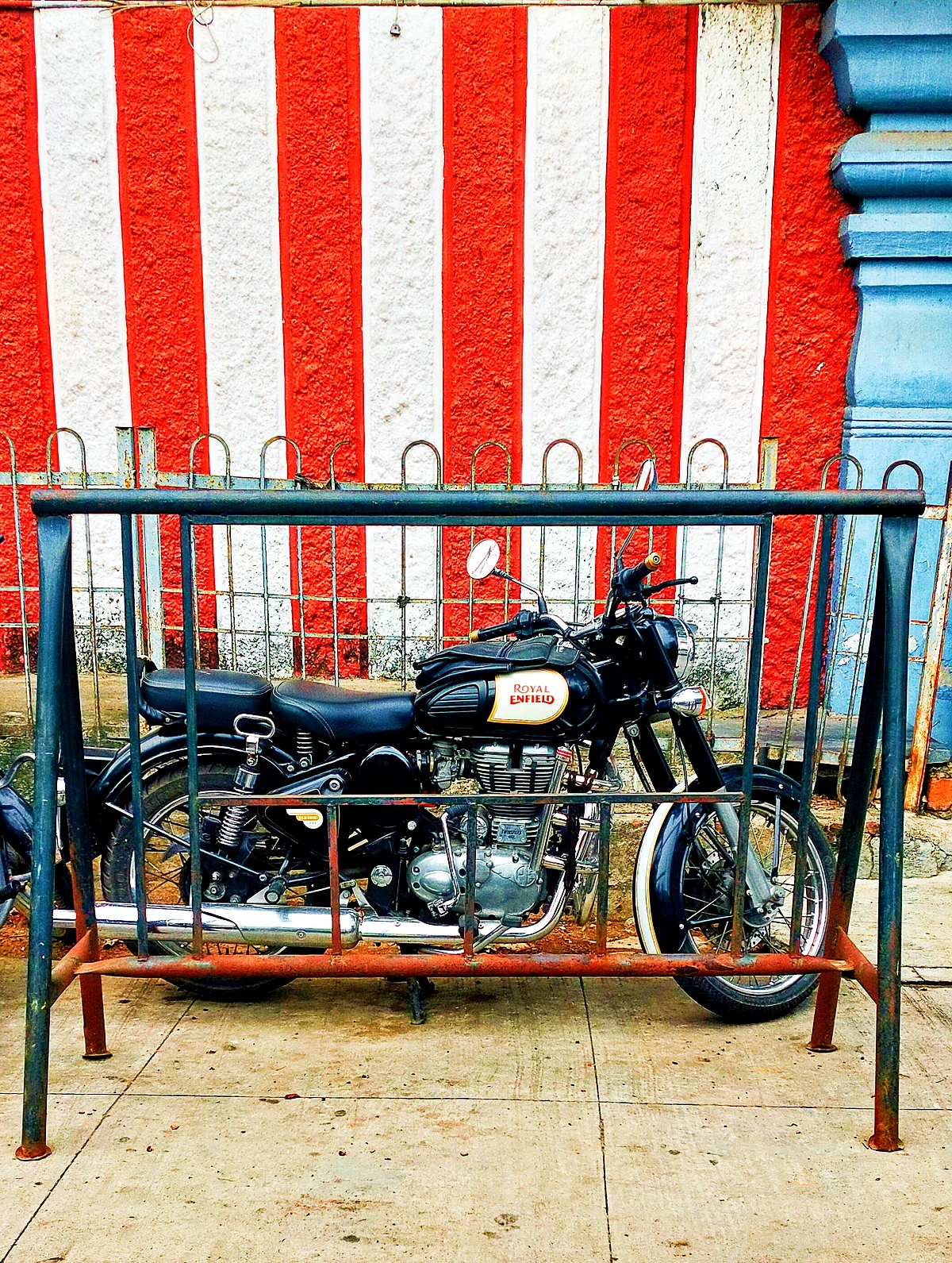 பூசாரியின் புல்லட்..