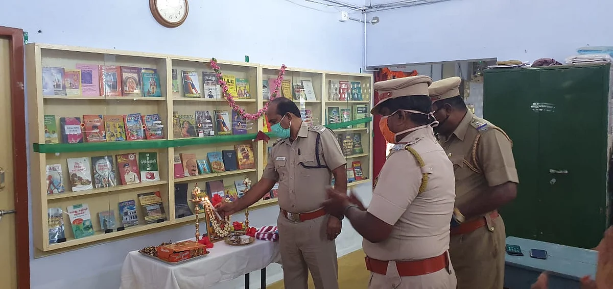 நூலகத்தை திறந்து வைக்கும் கல்யாண்குமார்