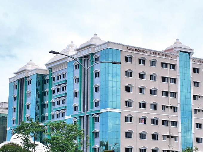 தனியார் மருத்துவமனைகளையே நாடும் ஆட்சியாளர்கள்!