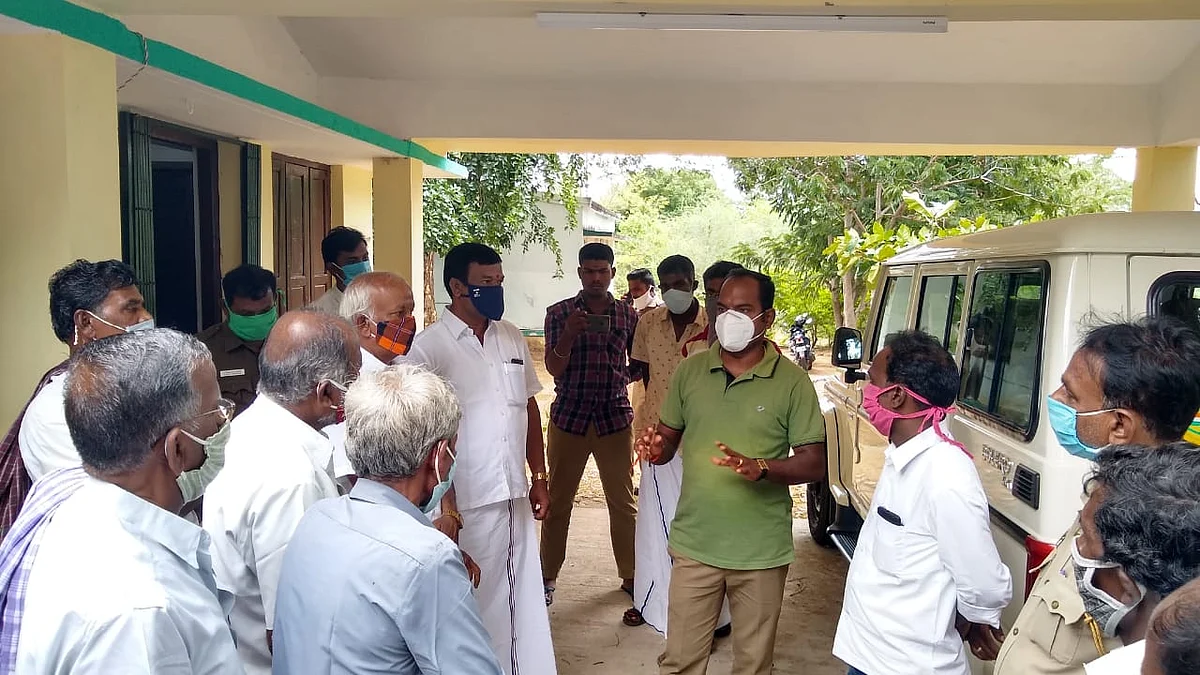 அதிகாரிகள் நடத்திய பேச்சுவார்த்தை