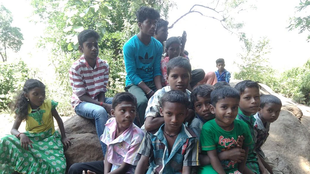 பழங்குடி குழந்தைகள்