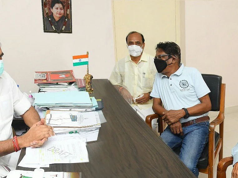 ``விஜய் வீட்டில் பாரதிராஜாவுக்கு ஏன் விருந்து?!'' - தொடரும் தயாரிப்பாளர் சங்கப் பஞ்சாயத்துகள்