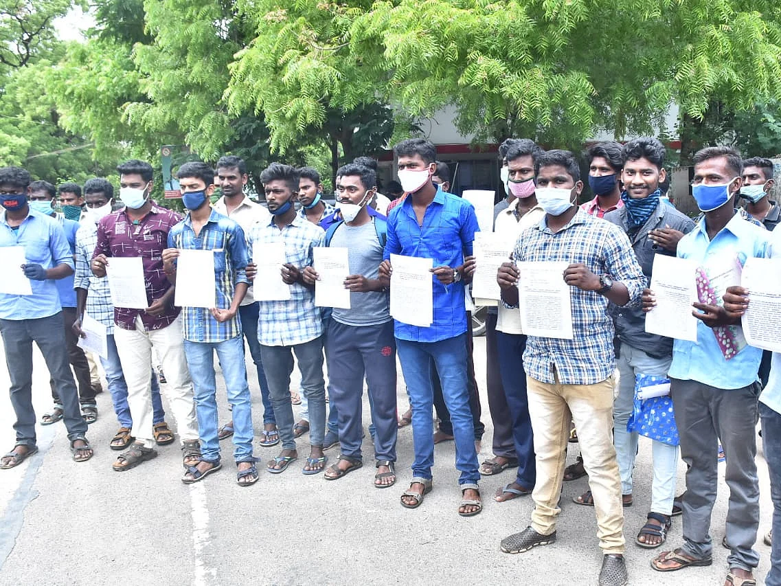 மதுரை: `6 மாத சம்பளமே வேண்டாம்!' - காவலர் தேர்வில் தேர்ச்சி பெற்றவர்கள்