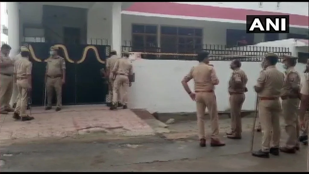உ.பி போலீஸார் கொலை