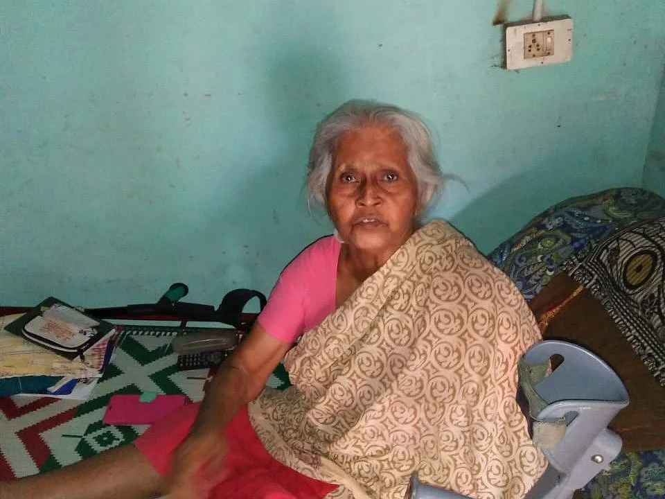 சிவகங்கை: `பிள்ளைங்க கண்டுக்கல; தனியா தவிக்குறேன்!’ - கலங்கும் சந்திரகிரி பாட்டி