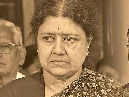 `அ.தி.மு.க-வின் எதிர்காலம் சசிகலா கையிலா?' - கொதிக்கும் அமைச்சர்கள்; மௌனம் காக்கும் சீனியர்கள்