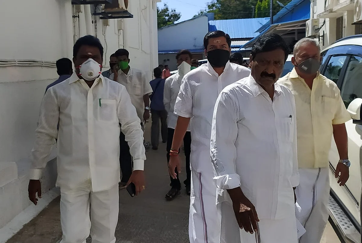 புதுச்சேரி எம்.எல்.ஏ-க்கள்