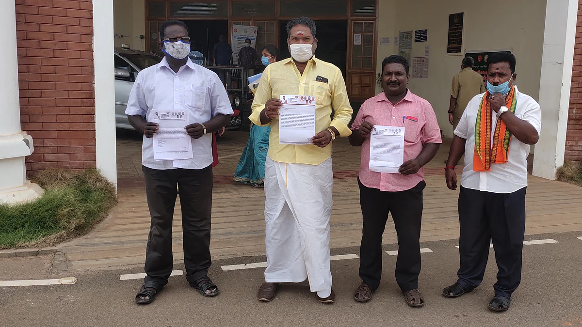 புகார் அளித்த பி.ஜே.பி-யினர்