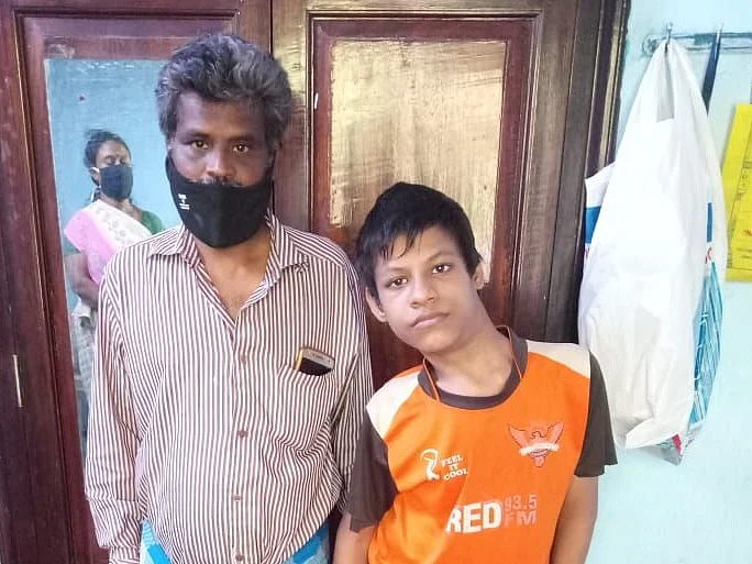 மகனுக்காக 10 நாள் கொரோனா வார்டில் தங்கியிருந்த `ஆண் தேவதை’ மாதேஷ்!