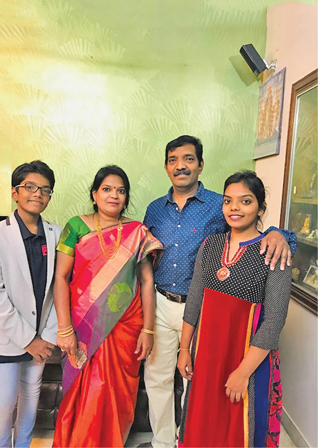 ஹேமலதா குடும்பத்தினர்...
