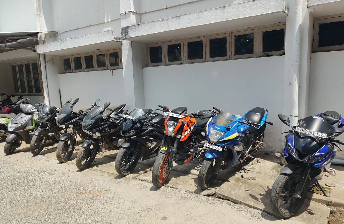 திருடப்பட்ட பைக்குகள்