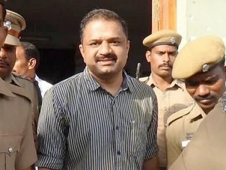 சஞ்சய் தத் விடுதலை; ஆர்.டி.ஐ-யில் கிடைக்காத தகவல்! - மும்பை நீதிமன்றத்தை நாடிய பேரறிவாளன்