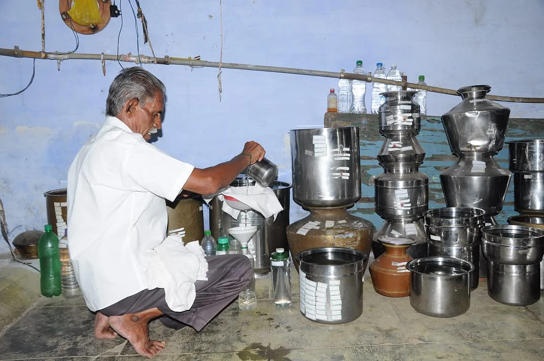 மழைநீரை வடிகட்டும் தேவராஜ்