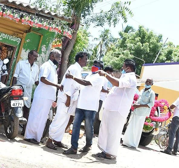 அ.தி.மு.க நிர்வாகிகள்