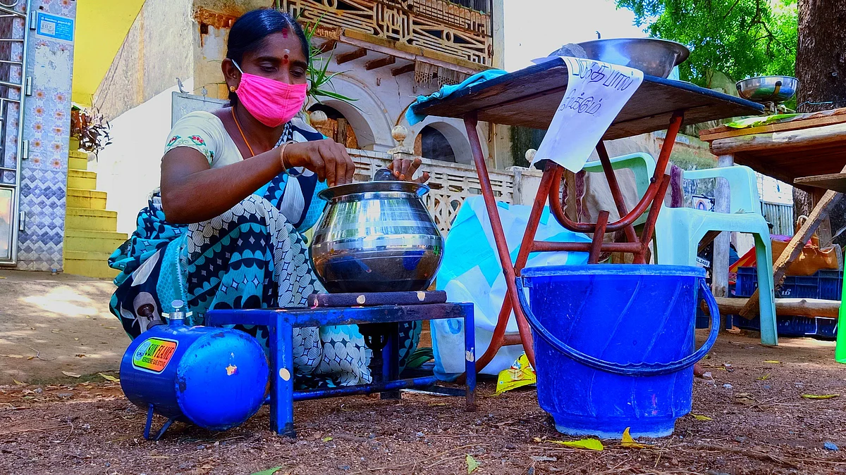 பருத்திப் பால் விற்கும் பெண்
