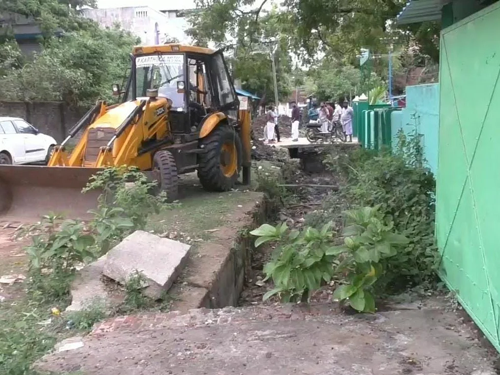 நாகை: `கழிவுநீர் ஓடிய வாய்க்காலில் காவிரி நீர்!’ - கிராம இளைஞர்களின் பெருமுயற்சி