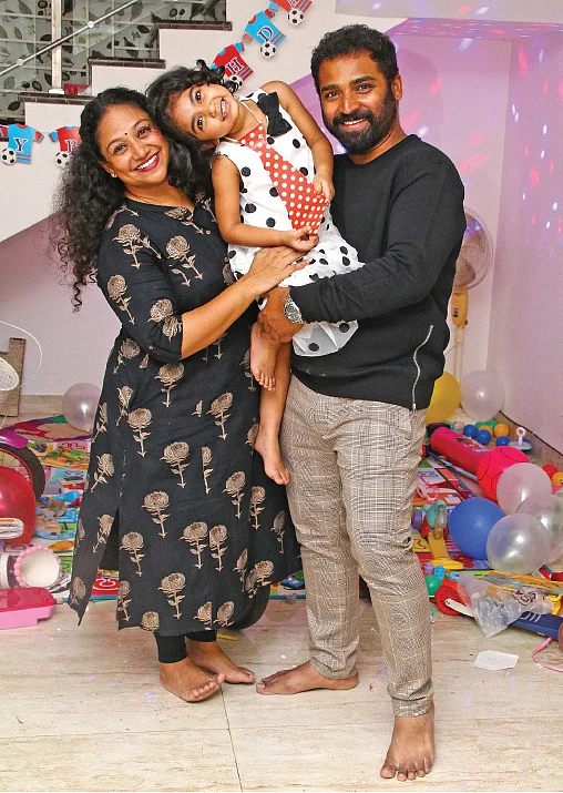 லலிதா, ஷோபி