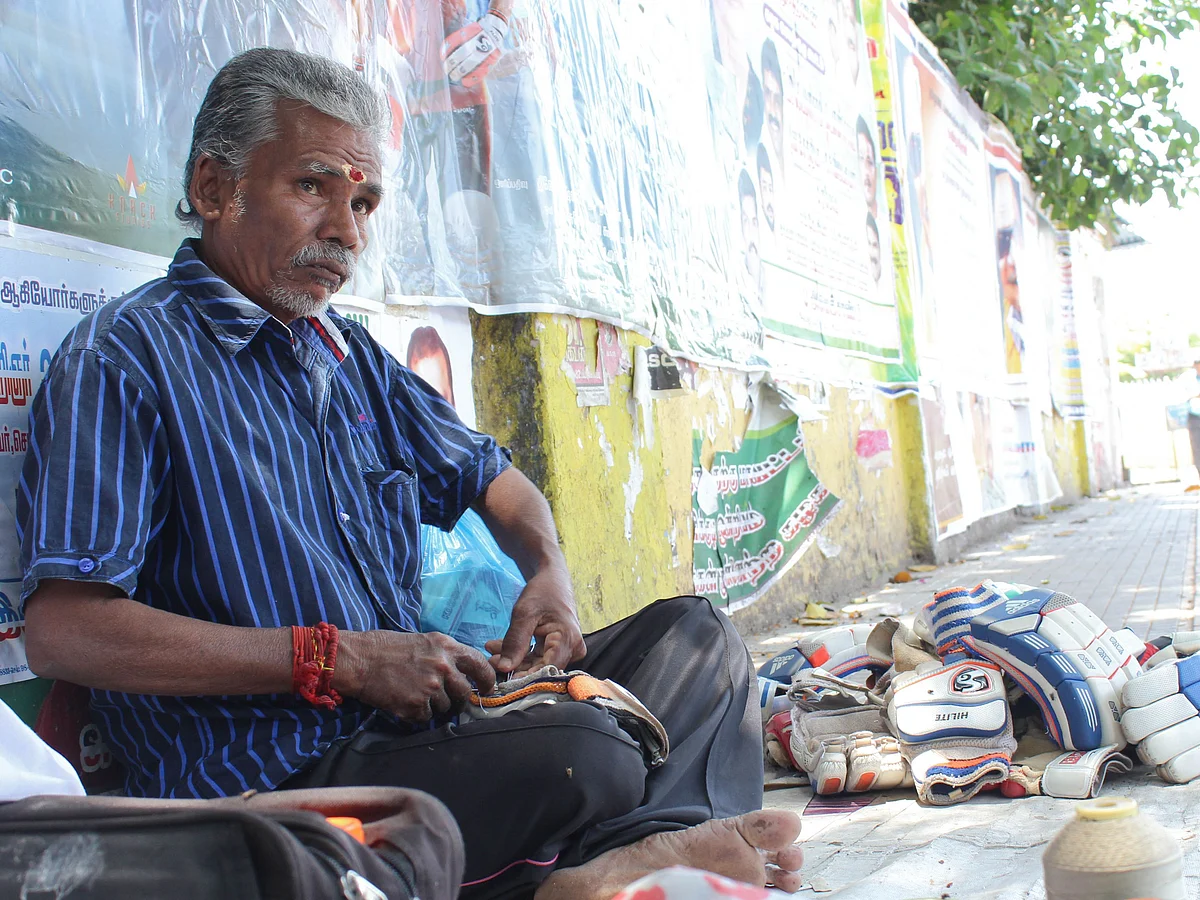சென்னை: `கடையைத் திறந்துட்டேன்; ஒருநாளை ஓட்டுறதே கஷ்டமா இருக்கு!’-கலங்கும் `காப்லர்' தாத்தா
