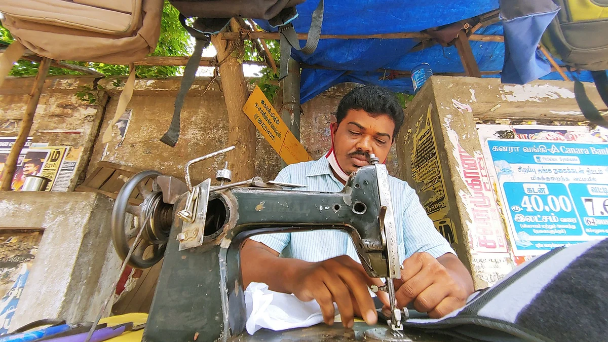 பேக் தைக்கும் மாதவன்