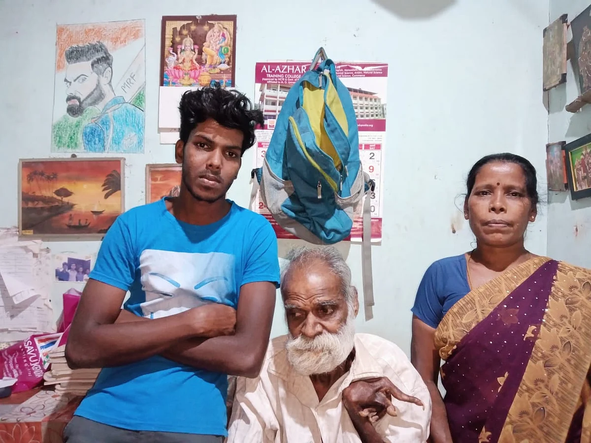 6 மணி நேர வேலை... இரவு முழுவதும் படிப்பு... +2-வில் சாதித்து கேரளாவை நெகிழவைத்த தமிழ்மகன்!