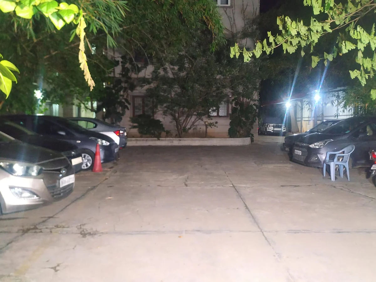 சூதாட்டமாடிய அடுக்குமாடிகுடியிருப்பு