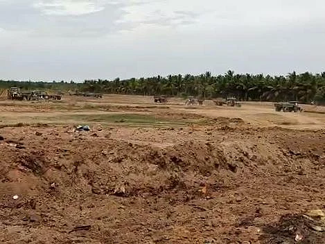 தஞ்சை: `அரசு நிதியில்லை; ஜே.சி.பி செலவுக்கு மண் விற்பனை!' - சர்ச்சையில் தாசில்தார்