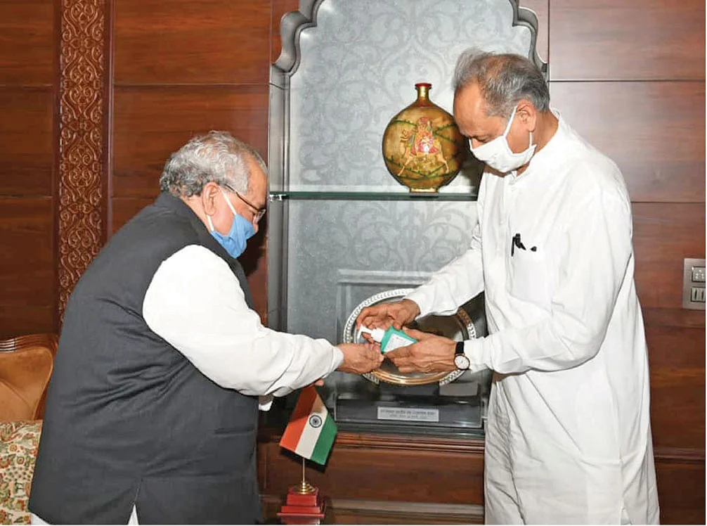 கவர்னருடன் அசோக் கெலாட்