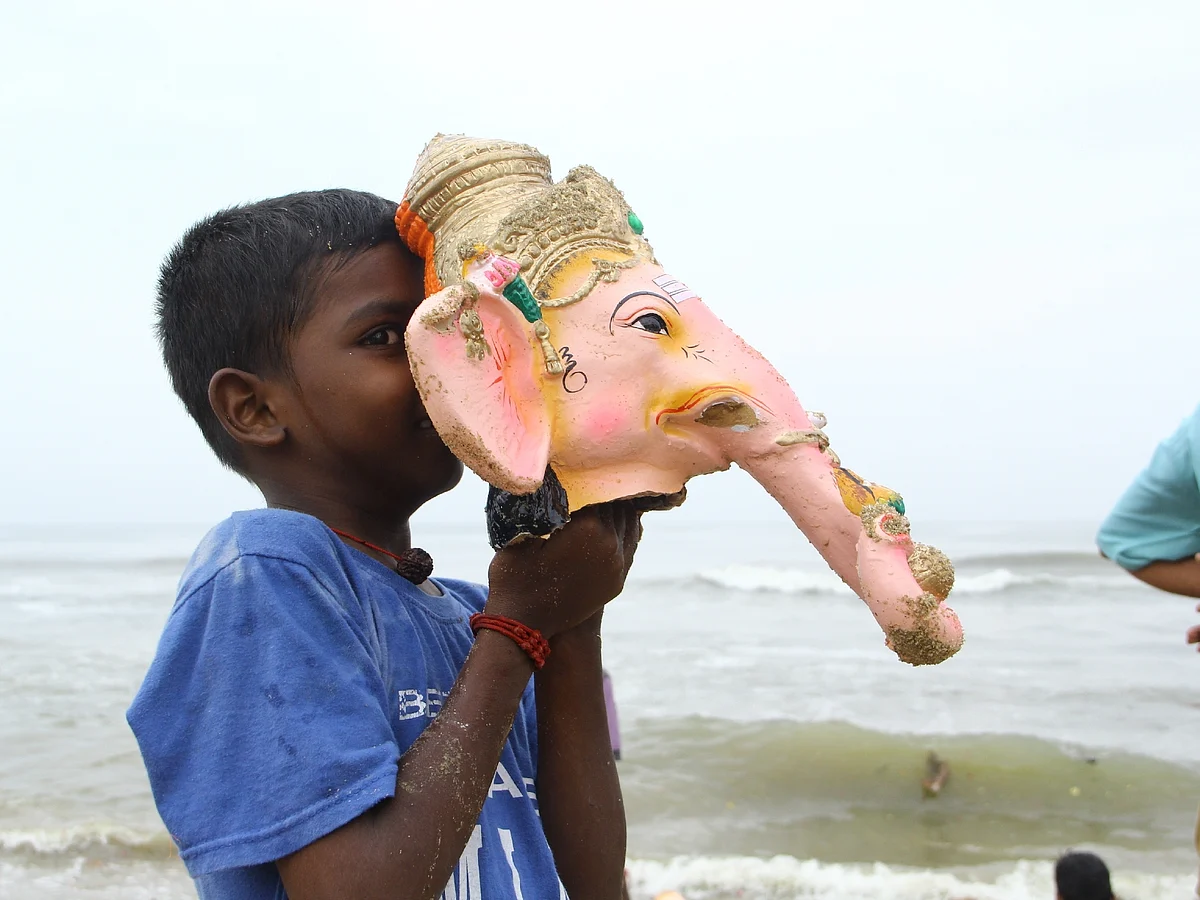 சாமானியர்களின் கொண்டாட்டமான சதுர்த்தி பண்டிகை! - அரசு என்ன முடிவு எடுக்கப்போகிறது? #MyVikatan