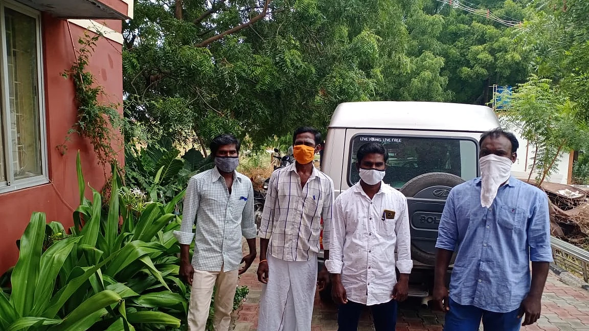 விசாரணைக்கு ஆஜராக வந்த நண்பர்கள், உறவினர்கள்