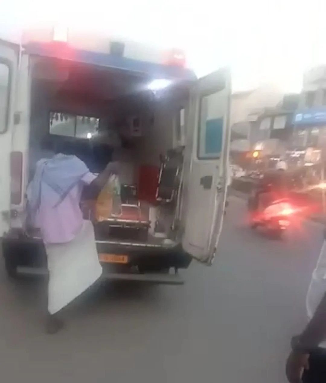 ஆம்புலன்ஸ்