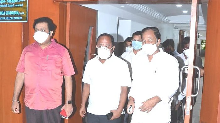 எம்.பி கதிர் ஆனந்த் மற்றும் எம்.எல்.ஏ-க்கள்