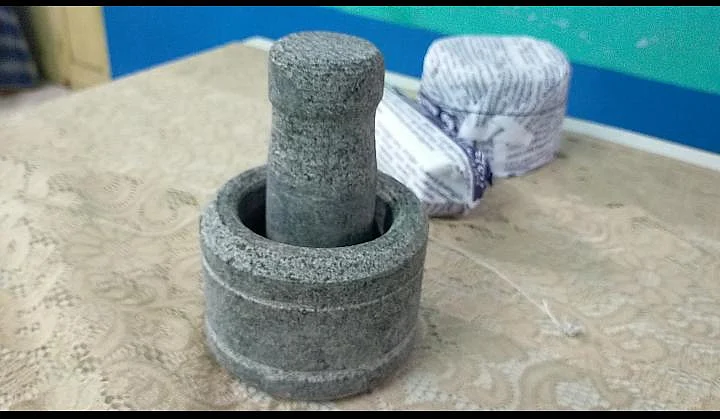பரிசாக வழங்கப்பட்ட கல் உரல்