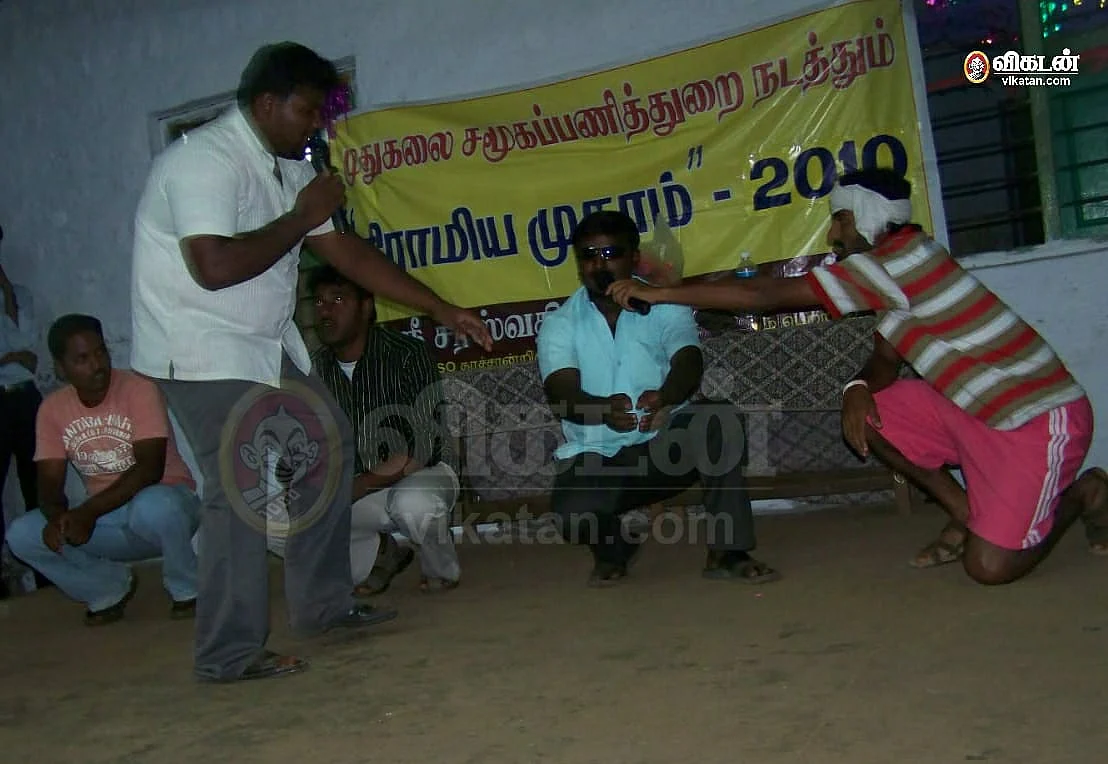 கல்லூரி நண்பர்களுடன் பென்னிக்ஸ்