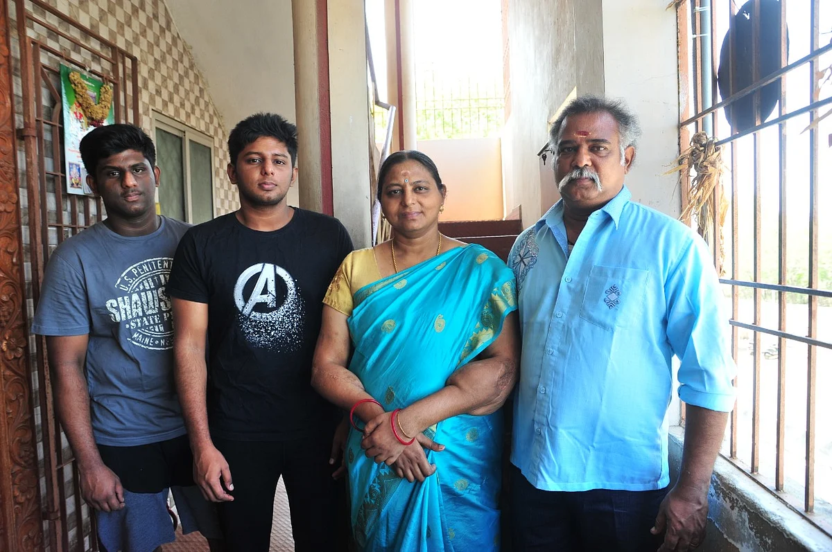 குடும்பத்துடன் லிங்கசெல்வி