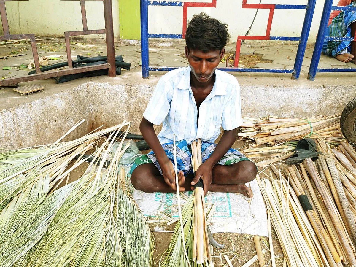 குளித்தலை: `என் குழந்தைங்க இனி நல்ல சாப்பாடு சாப்பிடப்போறாங்க!' - நெகிழும் அருள்ராஜ்
