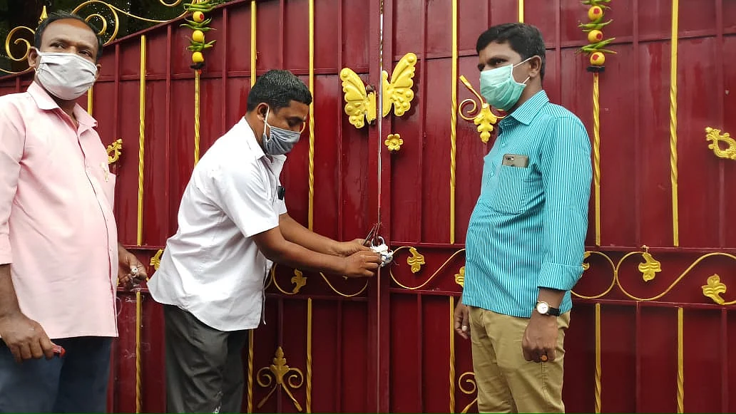 அதிகாரிகள் எல்ஃபின் அலுவலகத்துக்கு சீல் வைப்பு