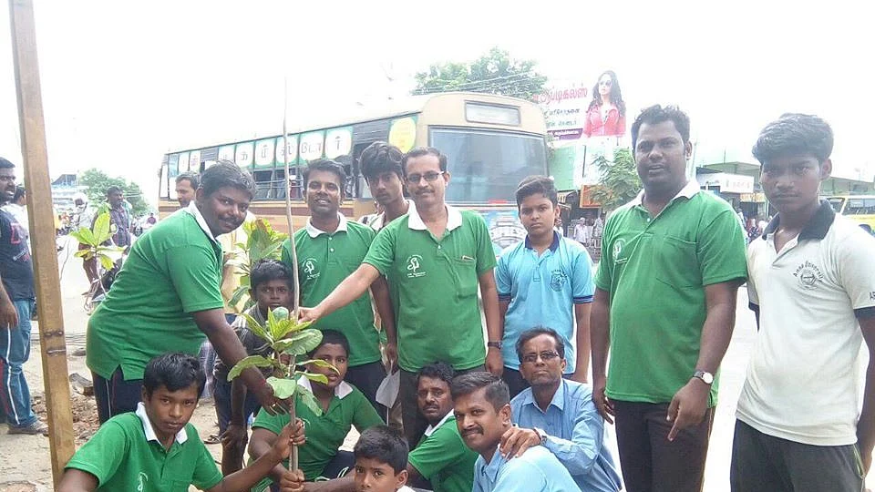 வனத்துக்குள் அருப்புக்கோட்டை அமைப்பினர்