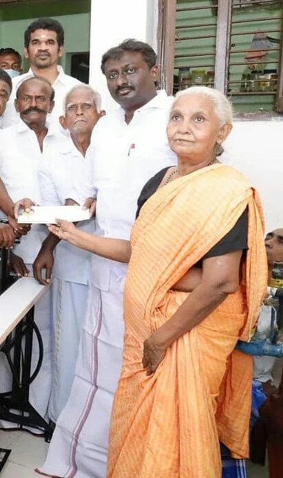 நிதி உதவி அளித்த ஜோயல்
