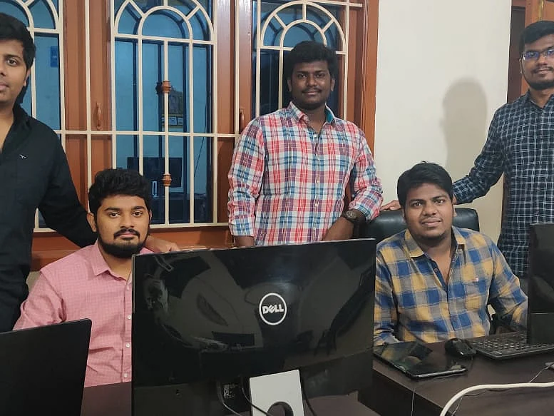 டிக்டாக்குக்கு மாற்று; `சில் 5’ செயலி! - அசத்தும் திருப்பூர் பட்டதாரி நண்பர்கள்