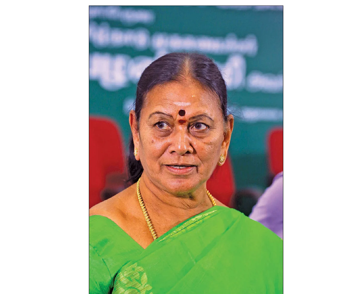 அமைச்சர் சரோஜா
