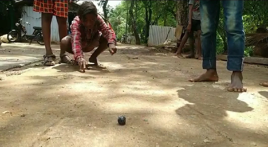 பழங்குடி குழந்தைகள்