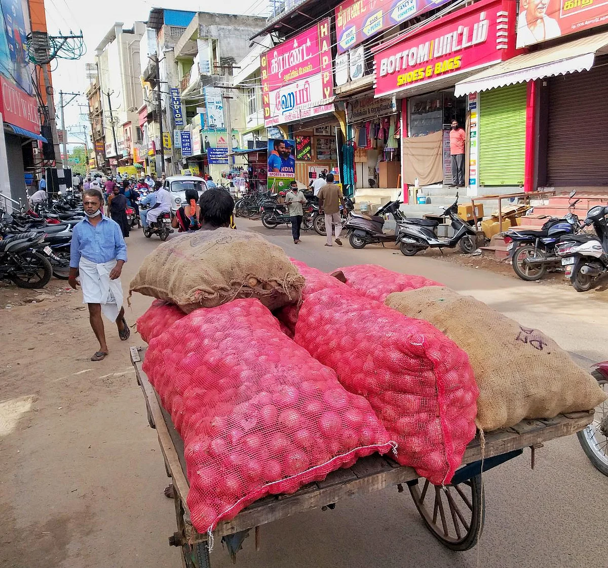 கொரோனாவால் பாதிக்கப்பட்ட கடைகள்