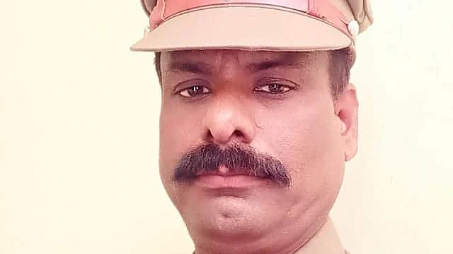 போலீஸ் எஸ்.எஸ்.ஐ சேகர்