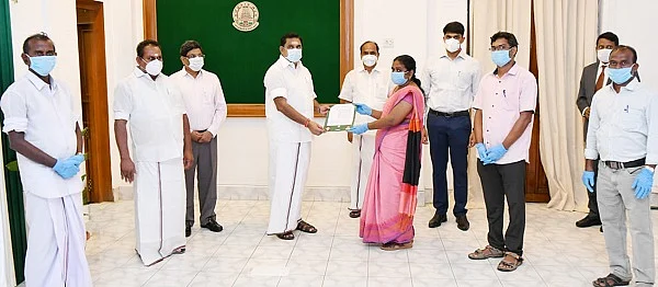 பணி நியமன ஆணை வழங்கும் முதல்வர்