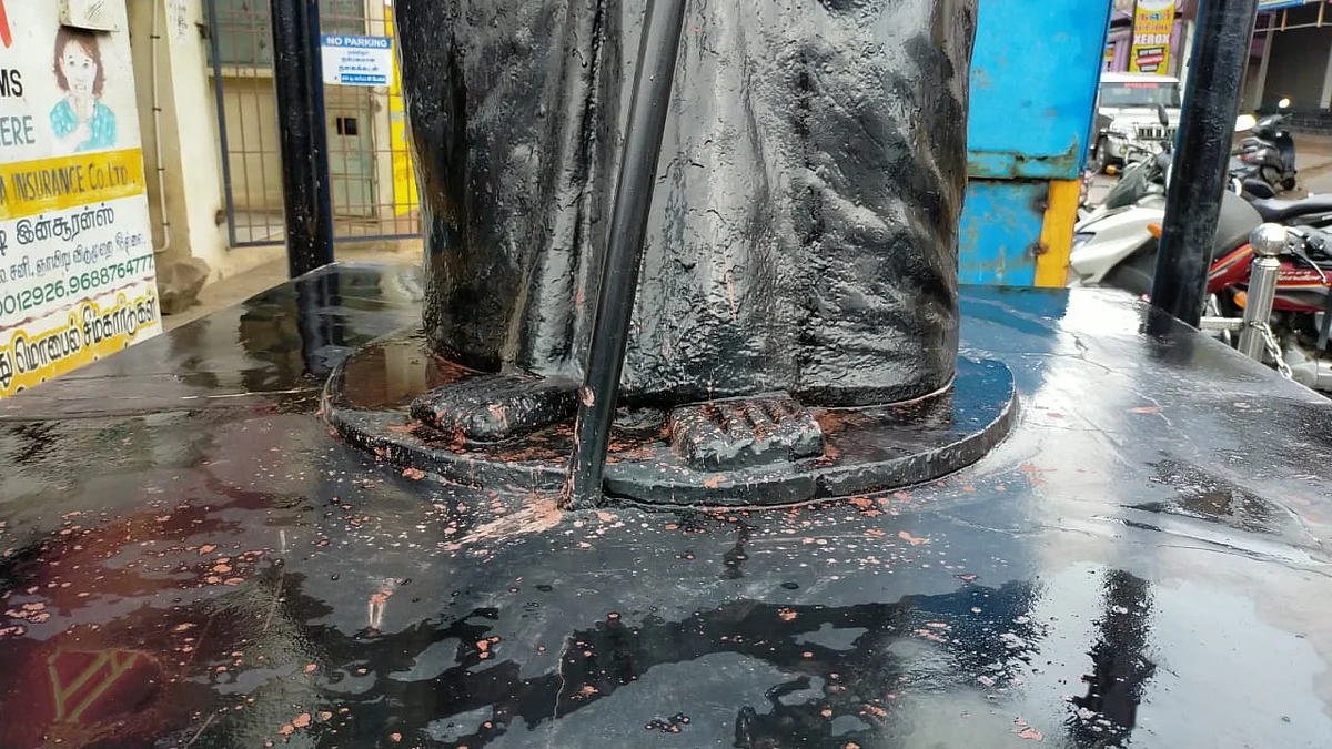 பெரியார் சிலை