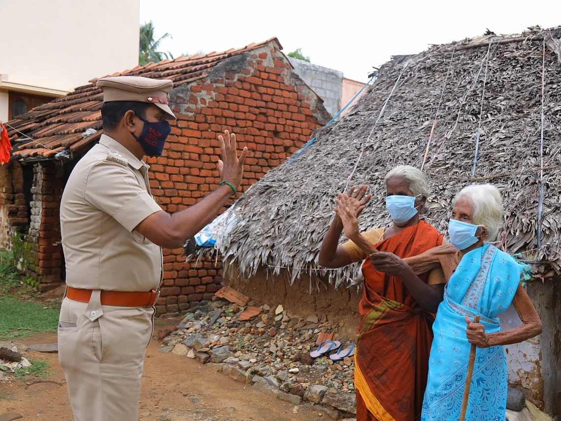 சேலம்: பார்வையற்ற தாய், மகள்; தவித்த மாற்றுத்திறனாளி! - உதவிகளால் நெகிழ வைத்த உதவி கமிஷனர்