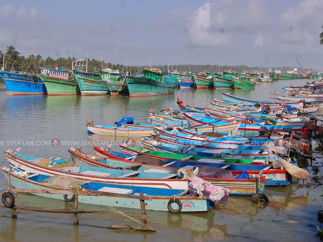 தேங்காப்பட்டணம்: `அலையில் சிக்கும் படகுகள்!’ - மீனவர்களின் உயிரை காவு வாங்கும் மணல் மேடு